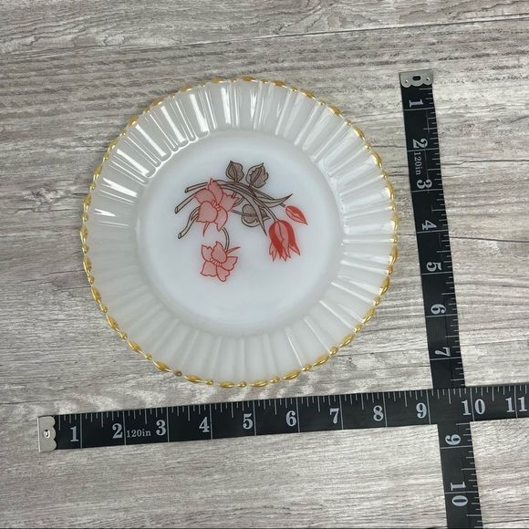 Termocrisa Translucent Milk Glass 7" Salad Luncheon Plates Red Floral Patternx4 - Picture 4 of 5